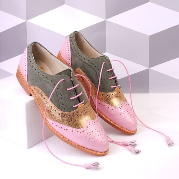 Handcrafted women oxford wingtip lace up brogue shoes - Picture 3 of 9